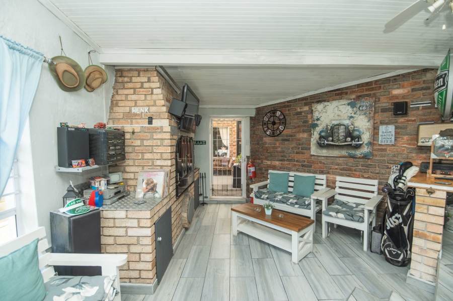 6 Bedroom Property for Sale in Sherwood Eastern Cape
